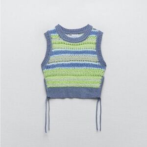 Vented Cropped Knit Top